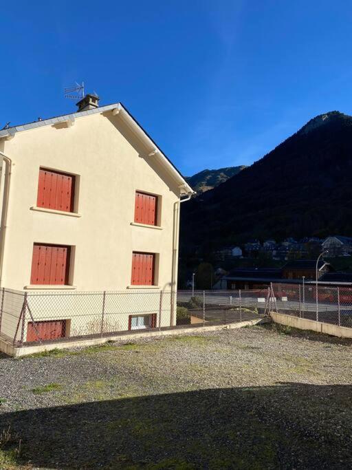 Appartement Au Centre Ville. Cauterets Exteriör bild
